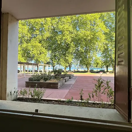 Apartment View En Face Du
